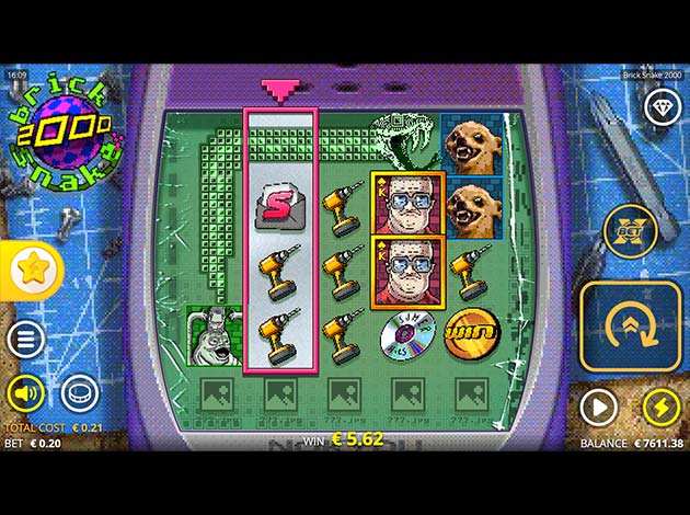 Brick Snake 2000 Mobile Slot Game Screenshot Image